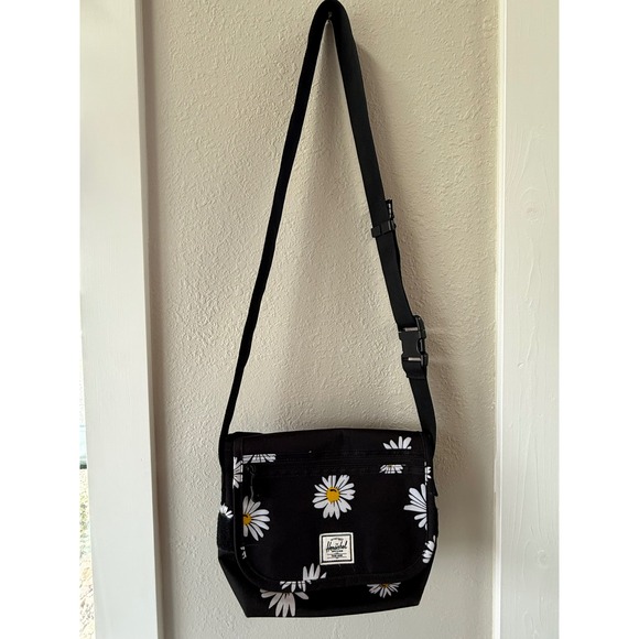 Herschel Messenger‎ Bag Daisy Floral Print Crossbody Adjustable Strap - Picture 1 of 8